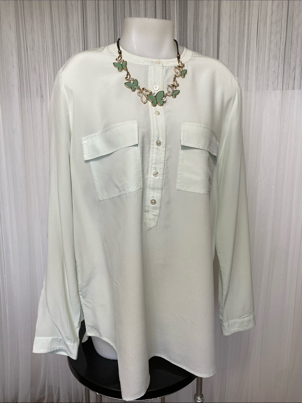 Banana Republic popover 100% Light Silk Light Mint Long Sleeve Buttons Top XL